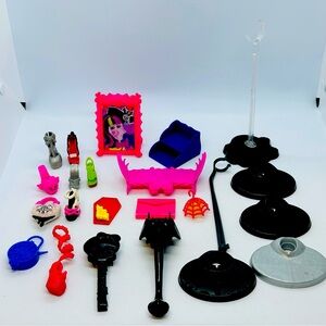 Monster High Doll Accessories Lot/23 Replacement Parts Single Shoes Purses Tray+